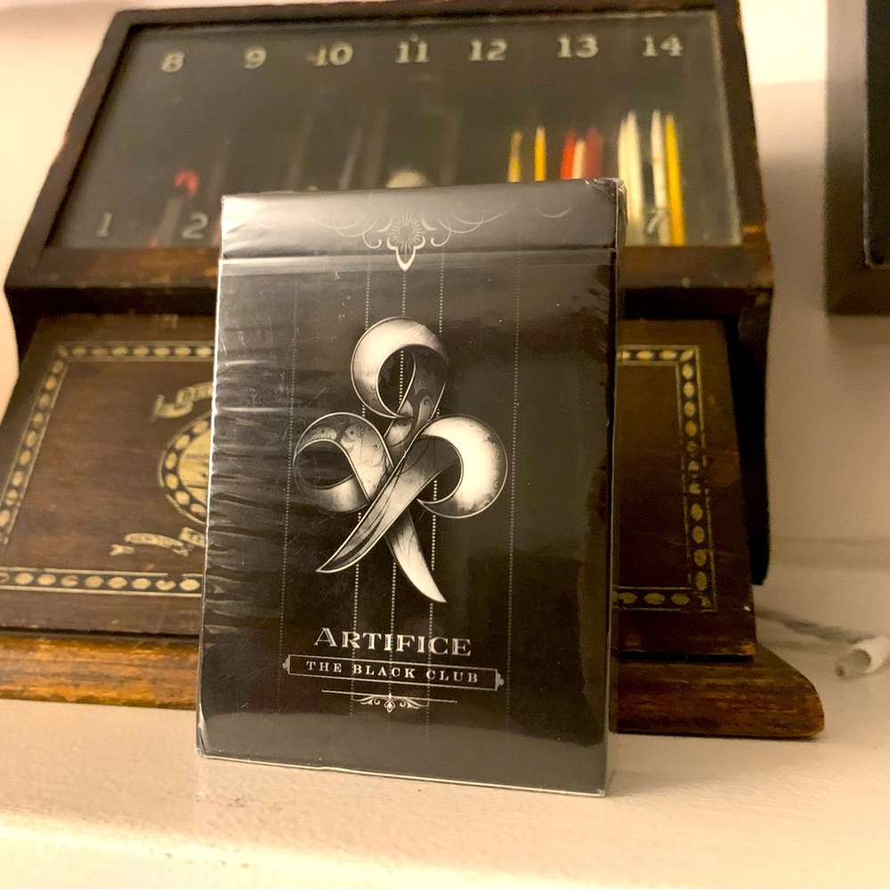 ELLUSIONIST ARTIFICE THE BLACK
CLUB PLAYING CARDS DECK LUXURY